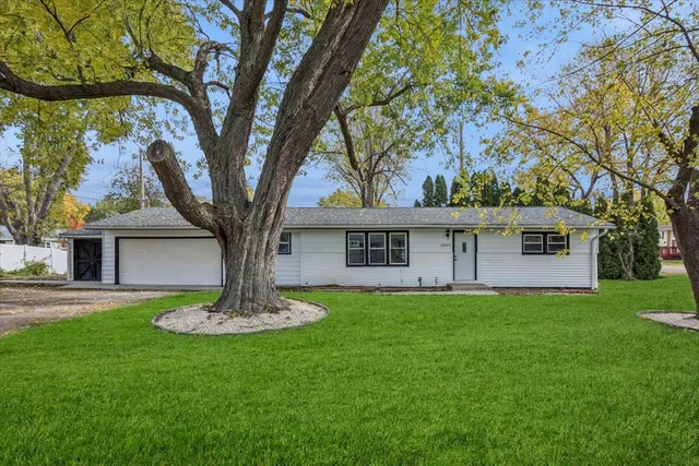 a view of a house with a yard