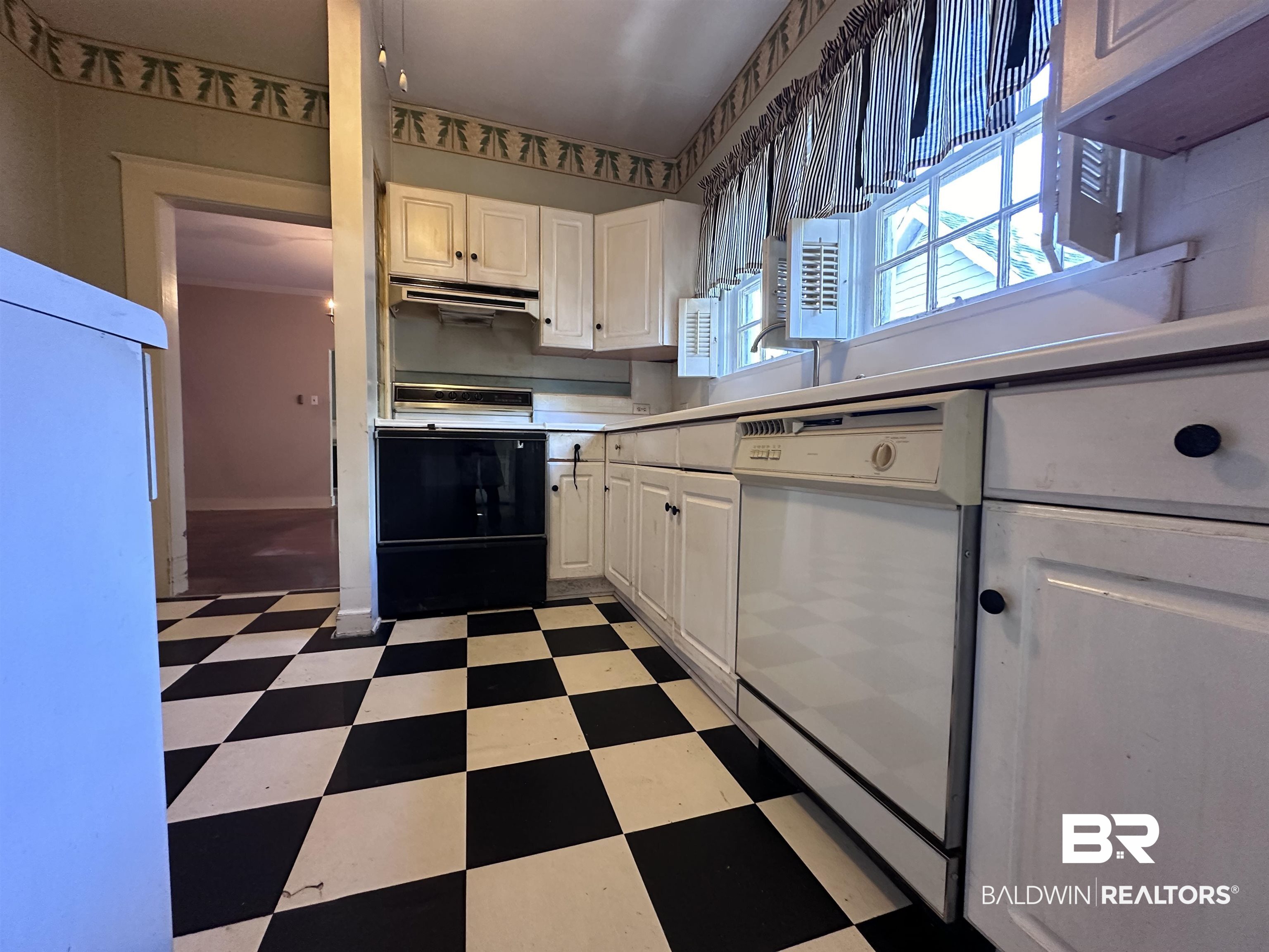 110 Florence Place Mobile, AL 36607 - Photo 7 of 11