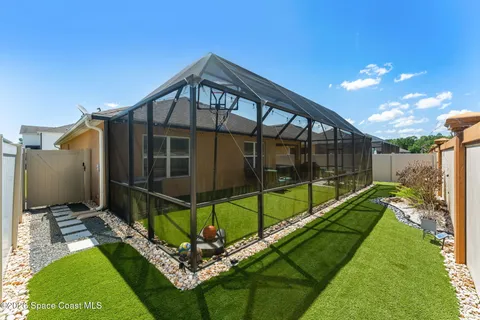 a view of a yard in front of house