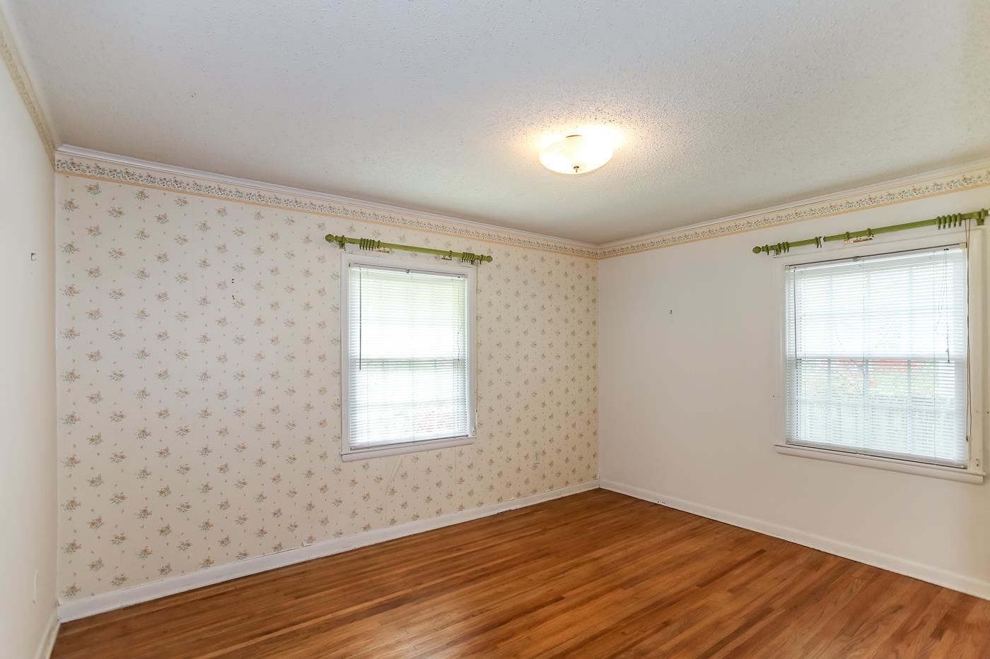 4969 Amboy Road Memphis, TN 38117 - Photo 12 of 19 a view of an empty room with wooden floor and a window