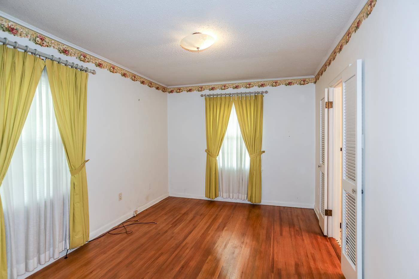4969 Amboy Road Memphis, TN 38117 - Photo 14 of 19 a view of a room with wooden floor and windows