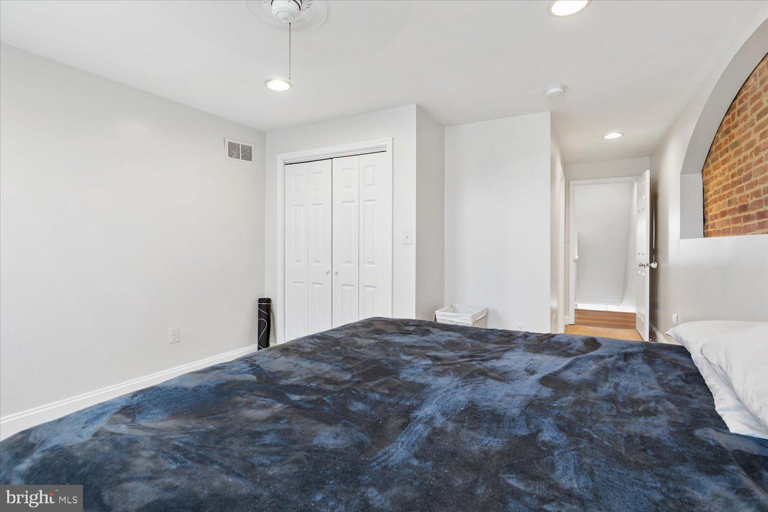 522 South Clinton Street Baltimore, MD 21224 - Photo 18 of 31
