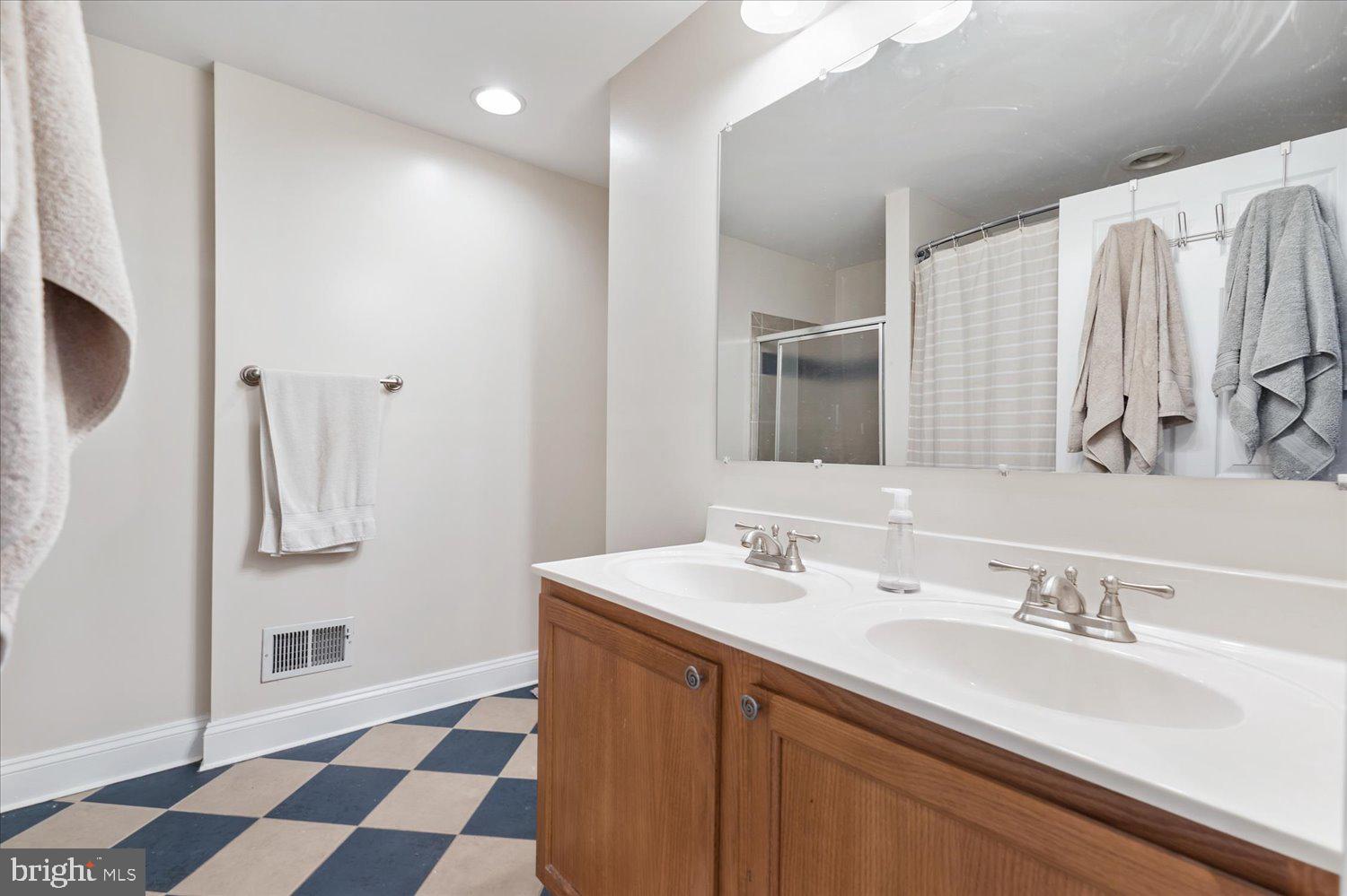 522 South Clinton Street Baltimore, MD 21224 - Photo 19 of 31