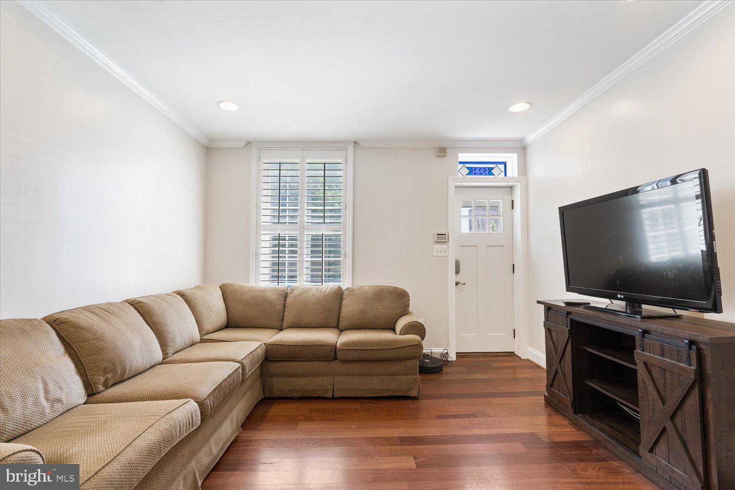 522 South Clinton Street Baltimore, MD 21224 - Photo 4 of 31