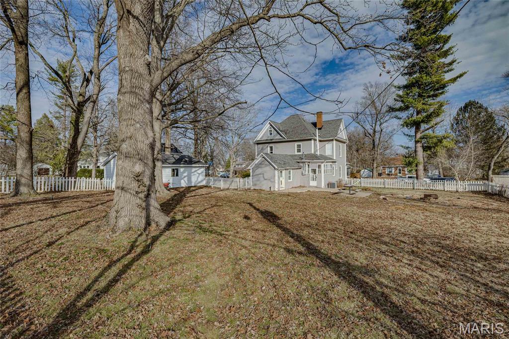 411 Center Street Farmington, MO 63640 - Photo 3 of 37