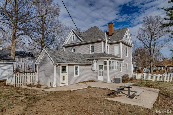 $250,000 | 411 Center Street, Farmington, MO 63640