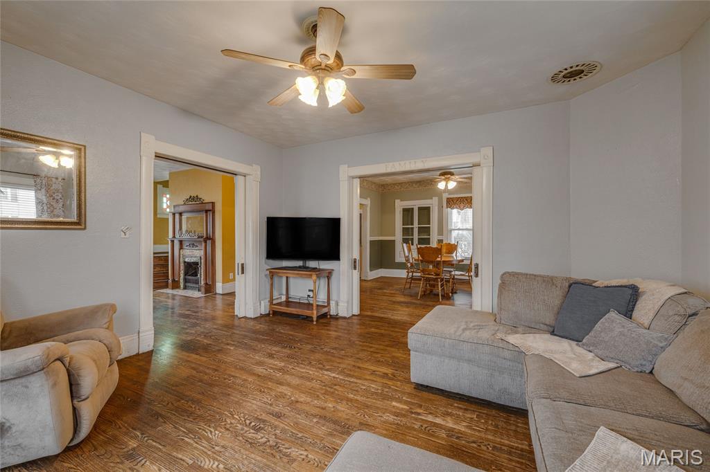 411 Center Street Farmington, MO 63640 - Photo 7 of 37
