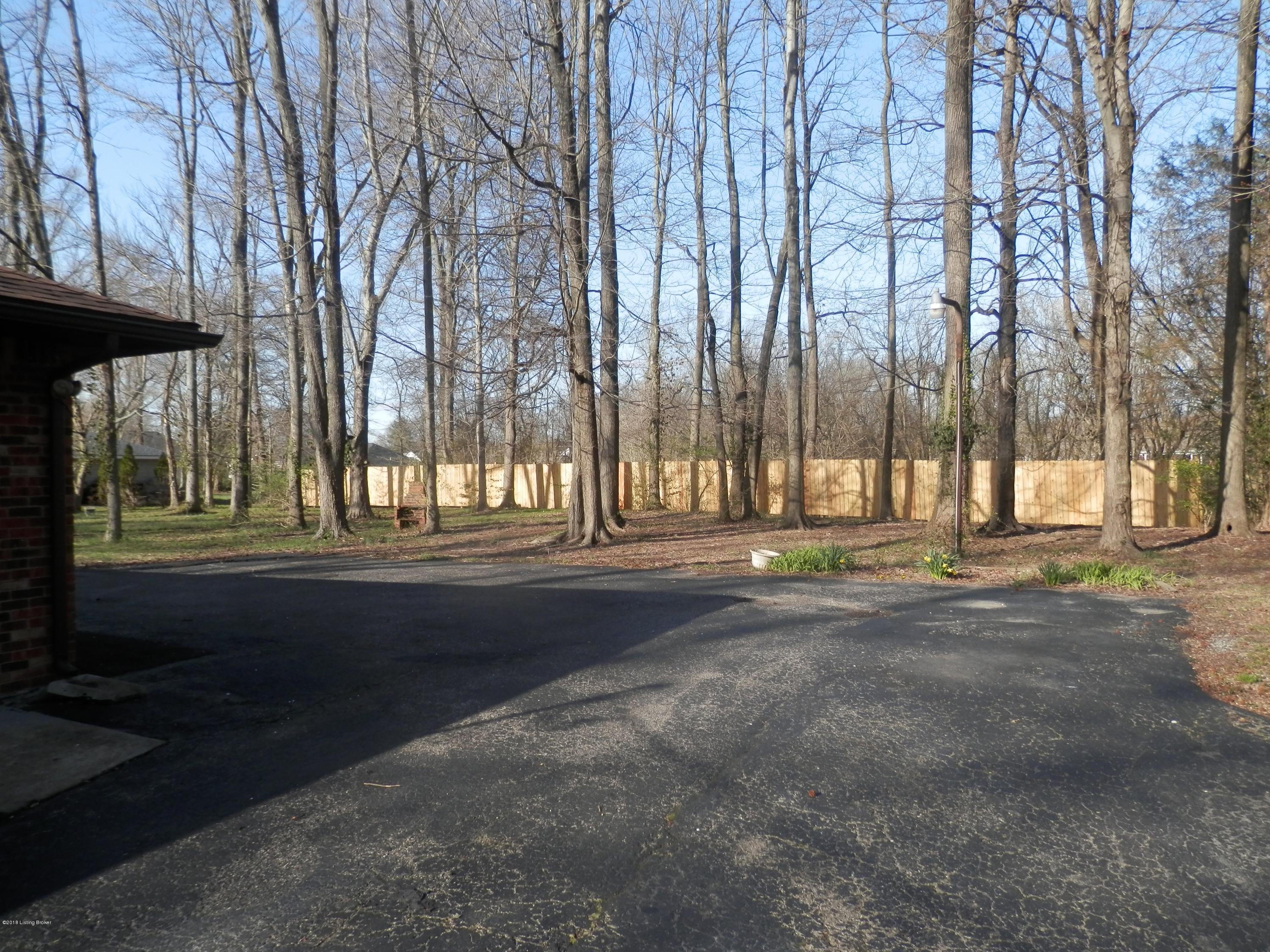 6523 Bass Road Prospect, KY 40059 - Photo 5 of 21 P4070004