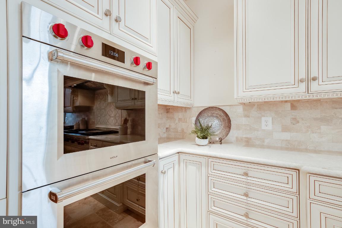 2034 Rockingham Street McLean, VA 22101 - Photo 18 of 68 Double Ovens
