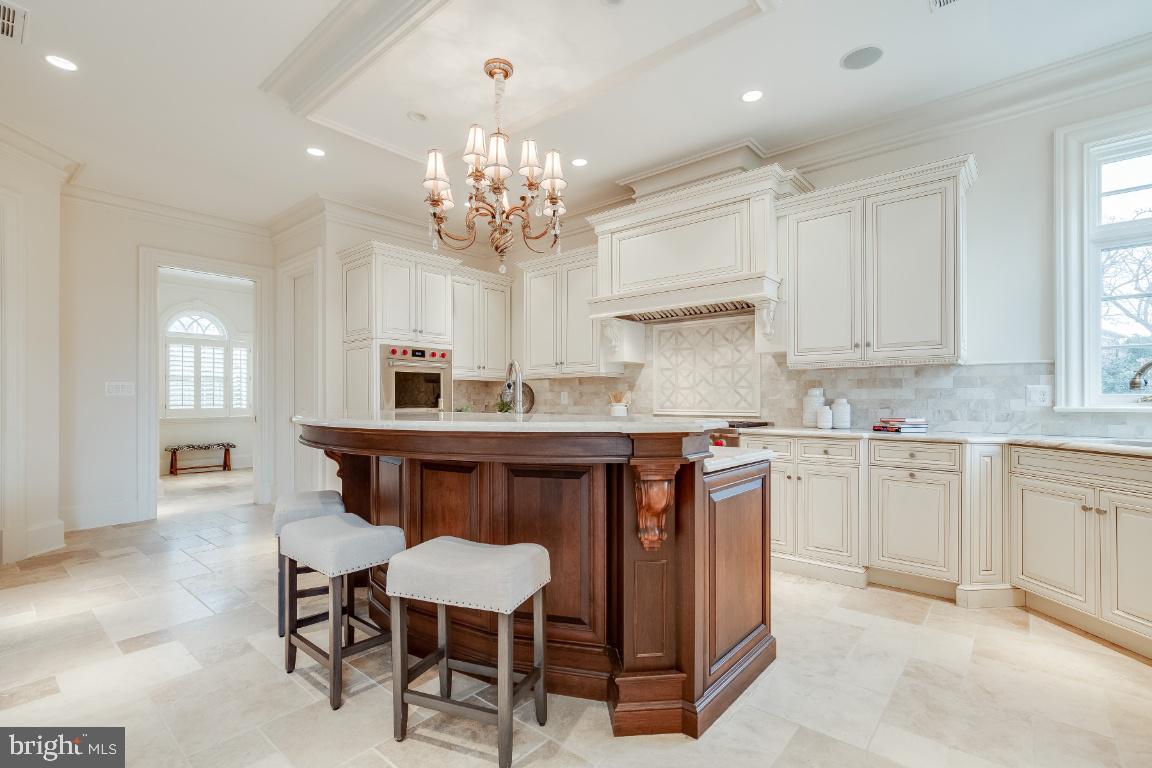 2034 Rockingham Street McLean, VA 22101 - Photo 19 of 68 Kitchen Island