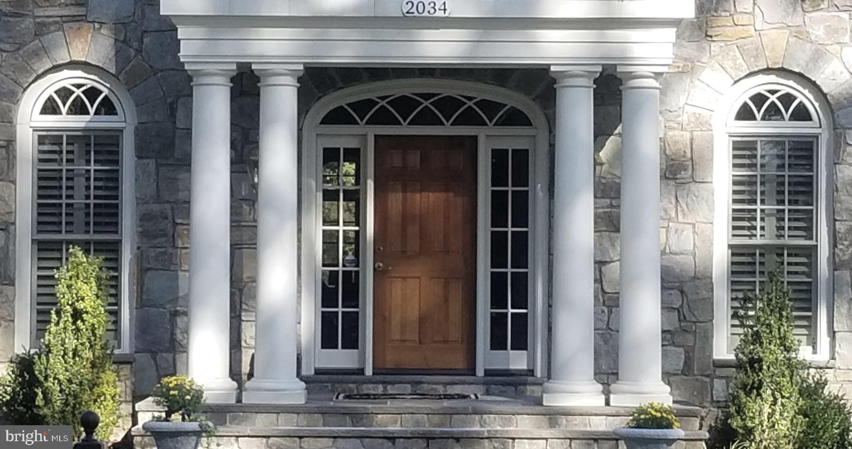 2034 Rockingham Street McLean, VA 22101 - Photo 4 of 68 Formal Front Entry