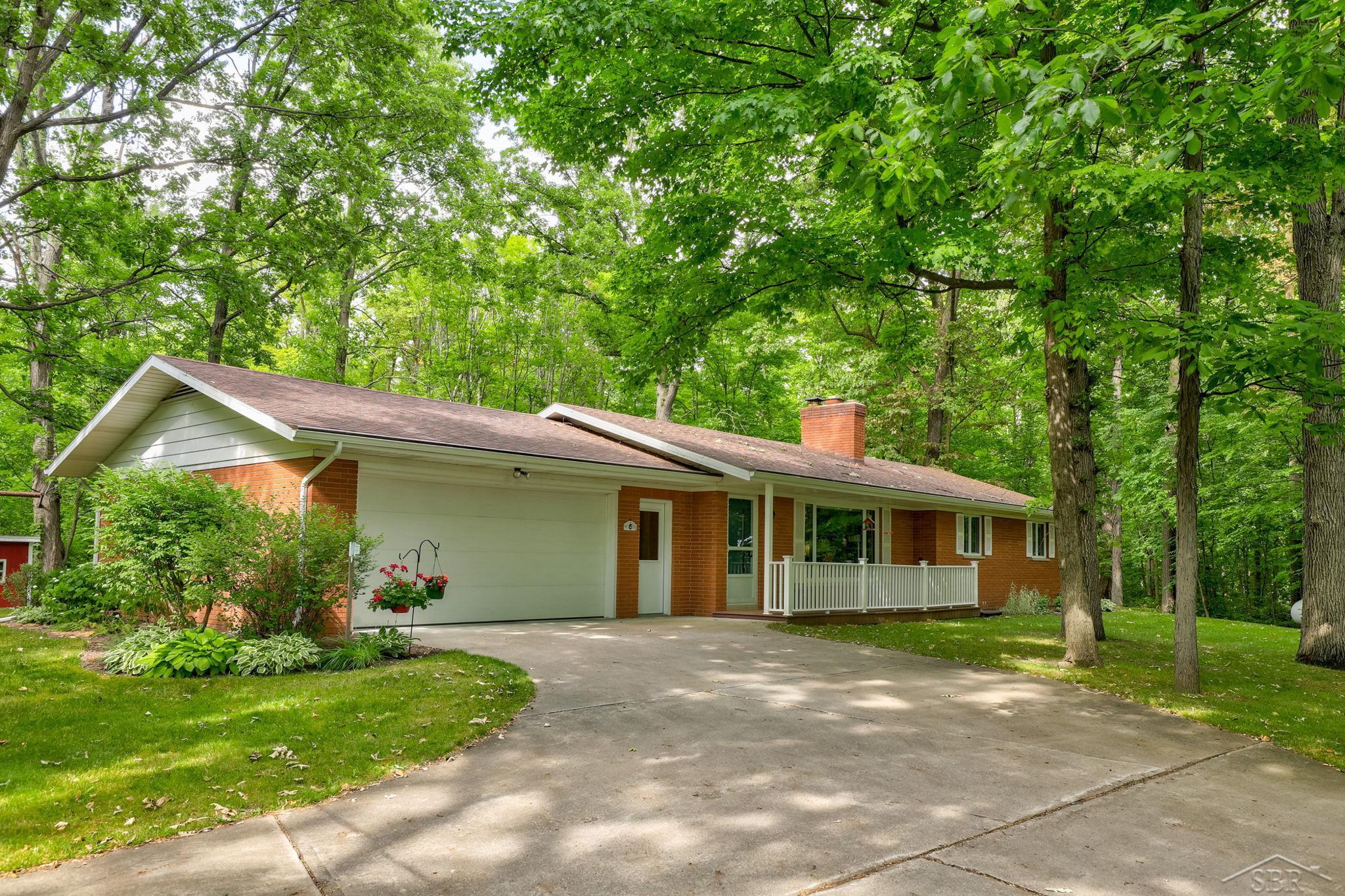 9527 Bender Road Frankenmuth, MI 48734 - Photo 1 of 58 50084181.JPG