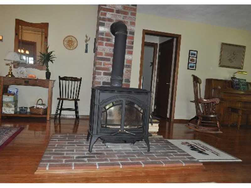 462 Wing Road Hermon, ME 04401 - Photo 7 of 21 Living Room.