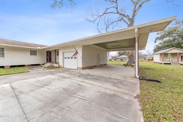 $219,000 | 112 North Hebert Avenue, Kaplan, LA 70548