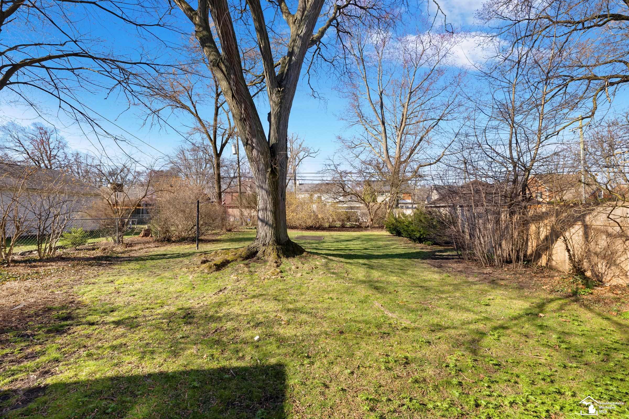 877 Fisher Road Grosse Pointe, MI 48230 - Photo 3 of 18 50136998-56960c3f-69ff-4f02-a015-aa1fc06bd84b.JPG