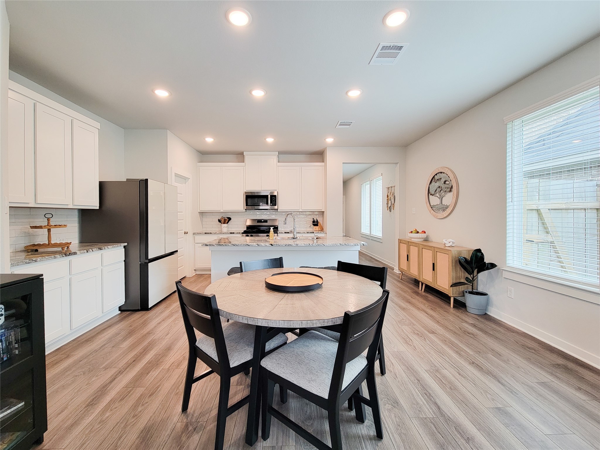 2818 Bluebonnet Ridge Drive Conroe, TX 77304 - Photo 22 of 42 a kitchen with a table and chairs in it