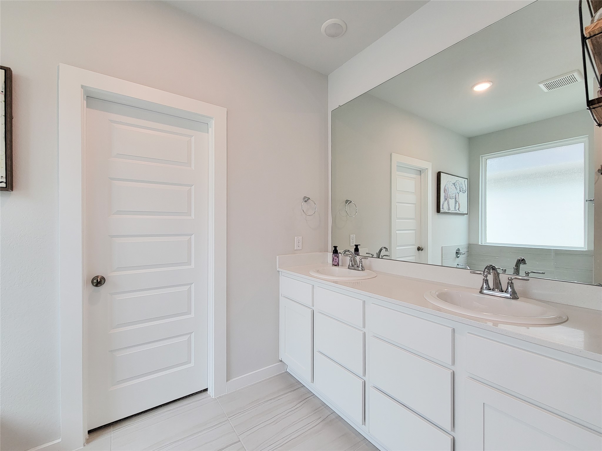 2818 Bluebonnet Ridge Drive Conroe, TX 77304 - Photo 25 of 42 a bathroom with a double vanity sink and mirror