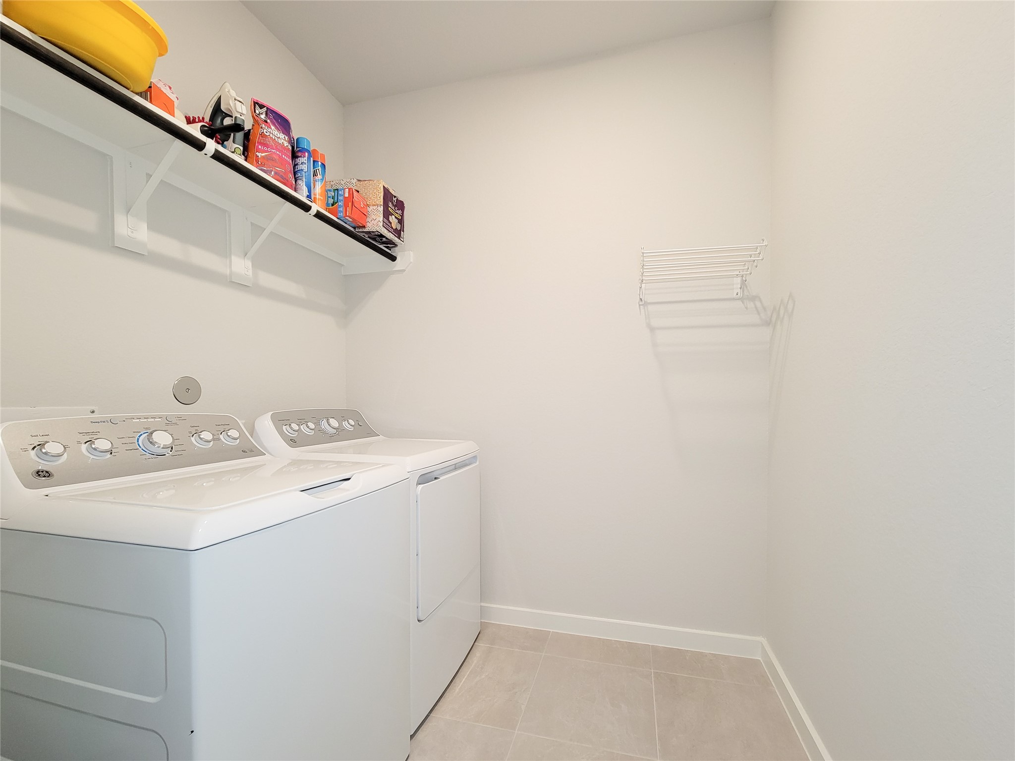 2818 Bluebonnet Ridge Drive Conroe, TX 77304 - Photo 33 of 42 a utility room with dryer and washer