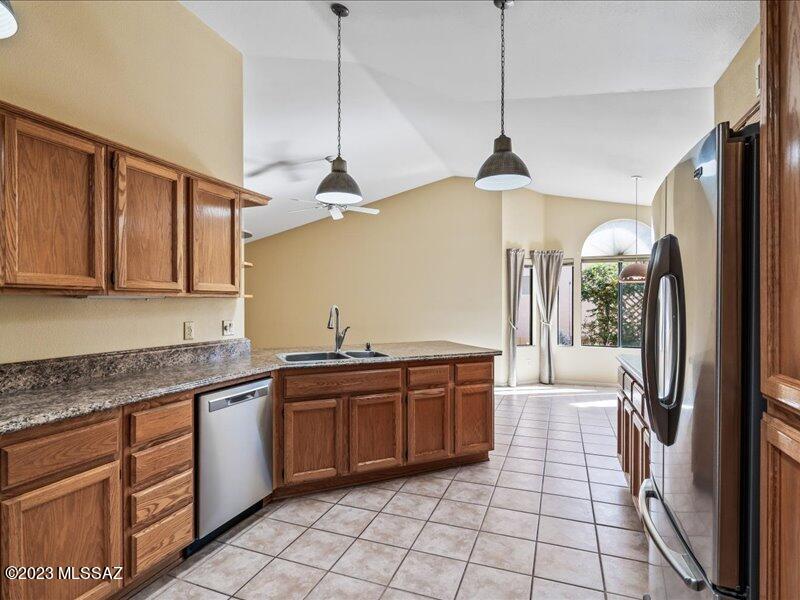 36954 South Highland Ridge Drive Tucson, AZ 85739 - Photo 10 of 31