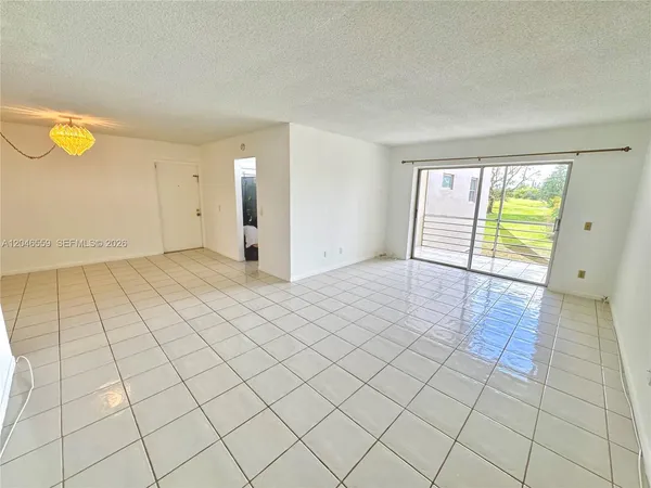 $1,900 | 2495 Southwest 82nd Avenue, Unit 205, Davie, FL 33324