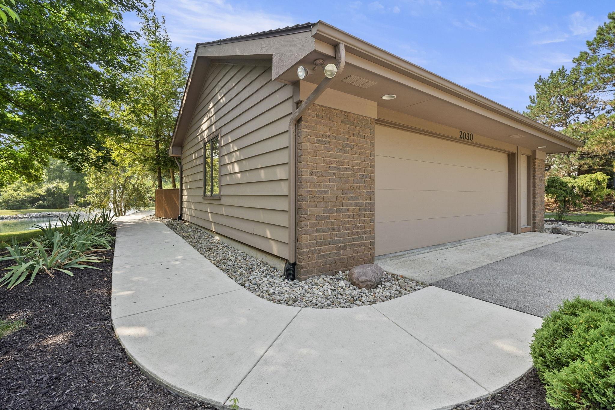 2030 Foxchase Run Fort Wayne, IN 46825 - Photo 3 of 36