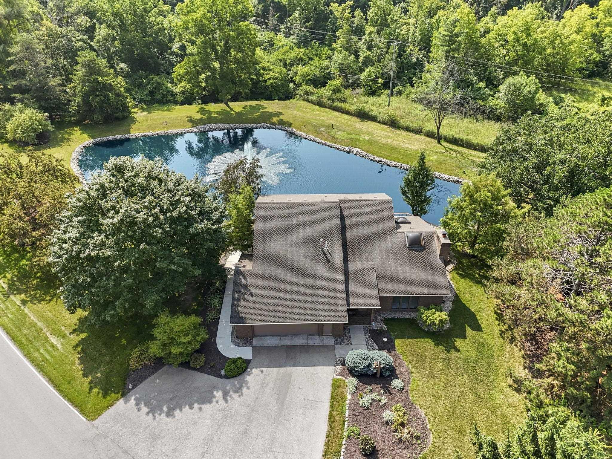 2030 Foxchase Run Fort Wayne, IN 46825 - Photo 4 of 36