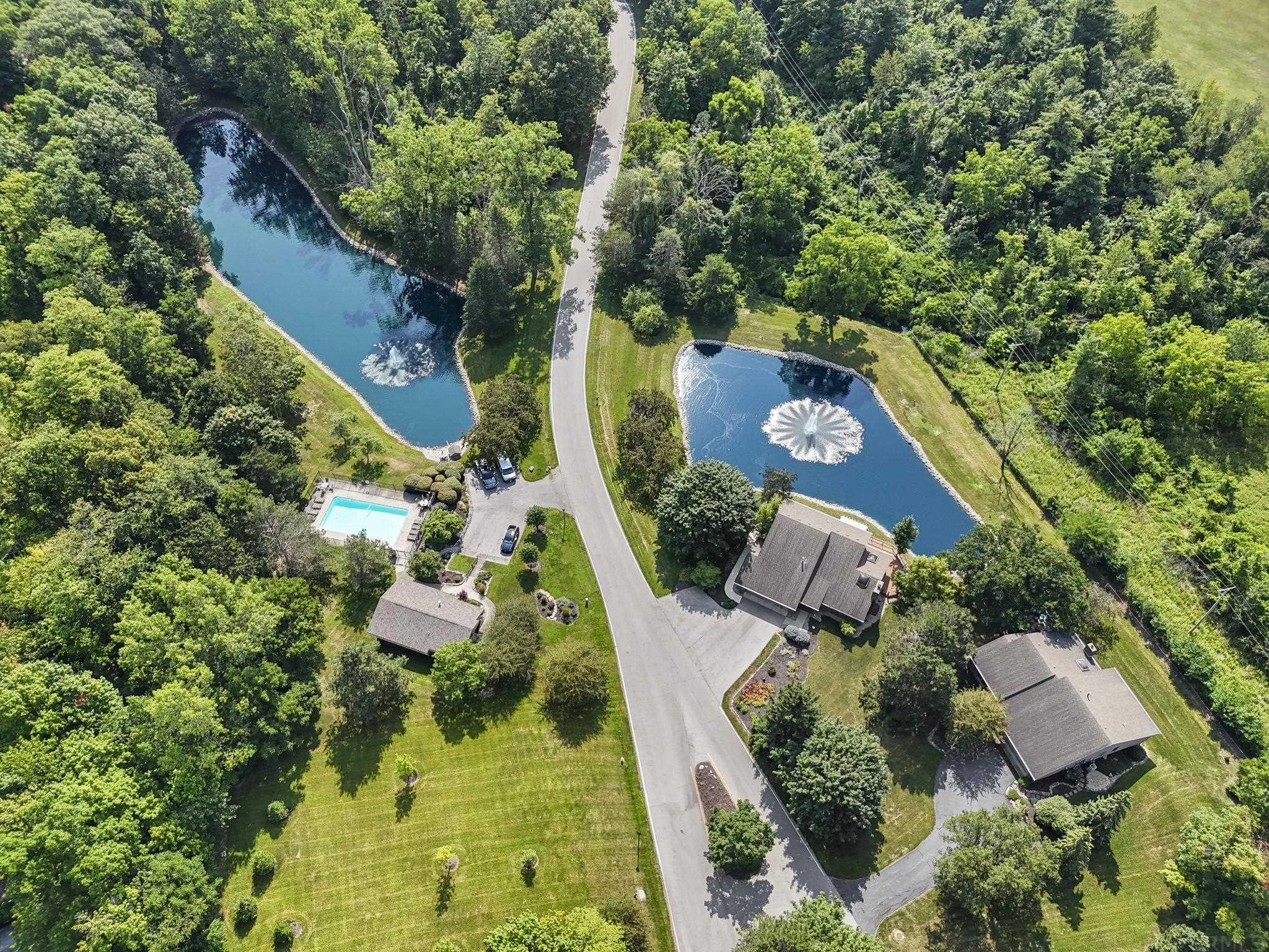 2030 Foxchase Run Fort Wayne, IN 46825 - Photo 5 of 36