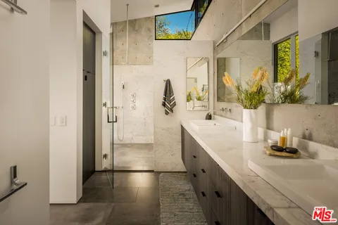 $9,600,000 | 1347 Palms Boulevard, Venice, CA 90291