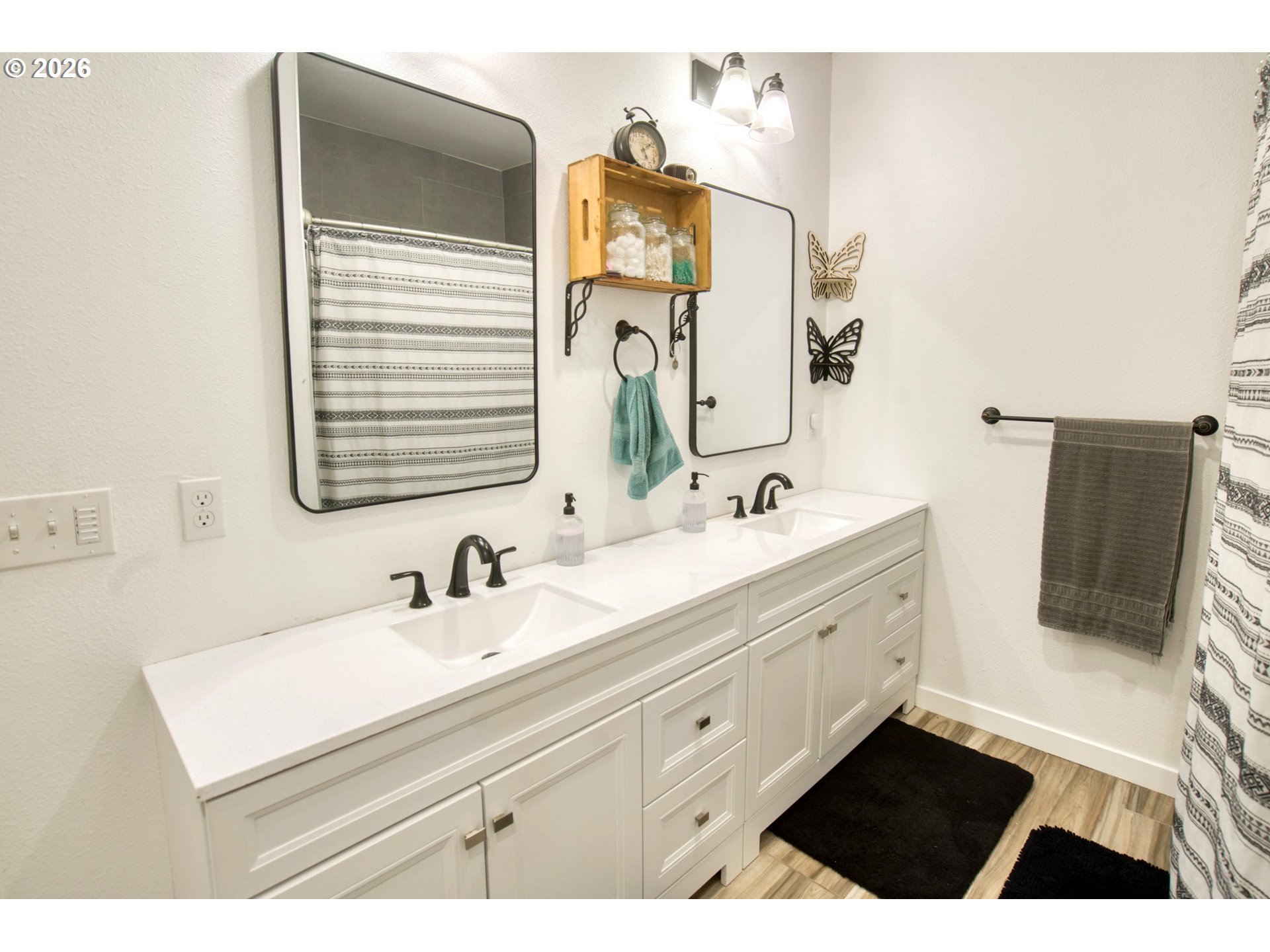 19 Inverness Road Goldendale, WA 98620 - Photo 25 of 48 a bathroom with a sink double vanity and a mirror