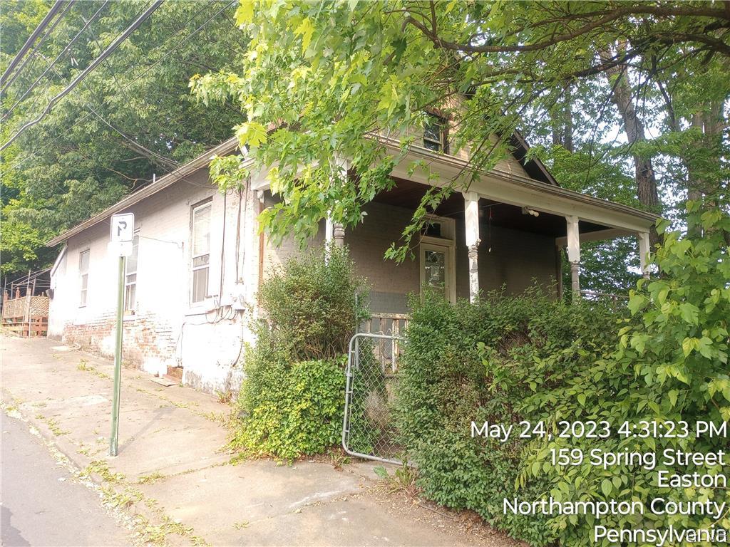 160 Spring Street Easton, PA 18042 - Photo 2 of 35 a front view of a house with garden