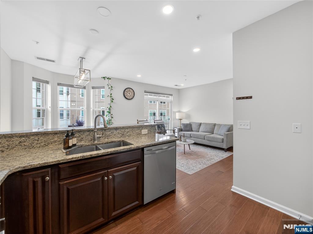 8 Veterans Drive Wood-Ridge, NJ 07075 - Photo 16 of 47