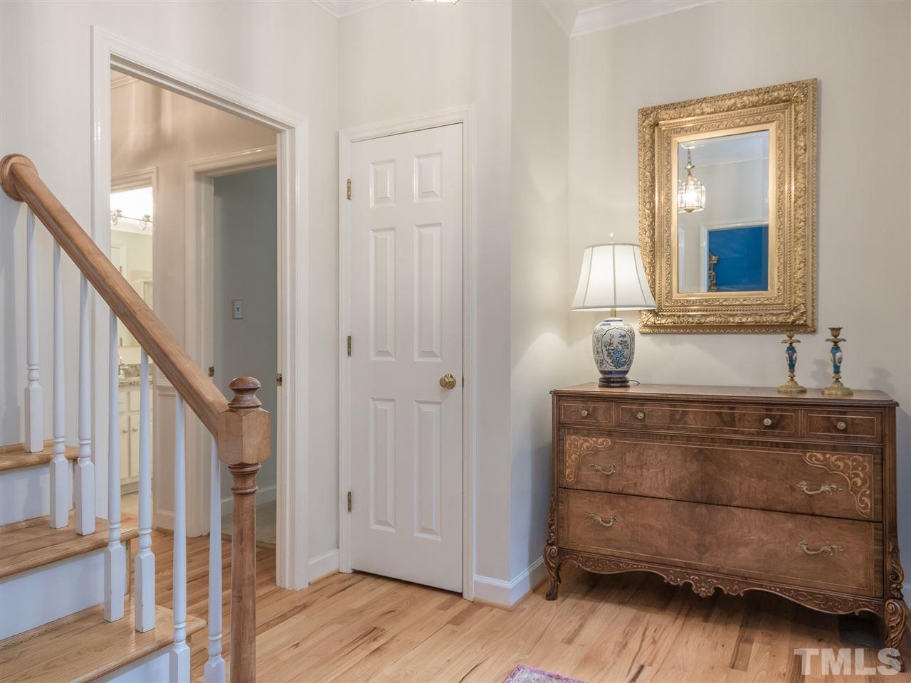 4005 Nottaway Road Durham, NC 27707 - Photo 4 of 25 Entry room