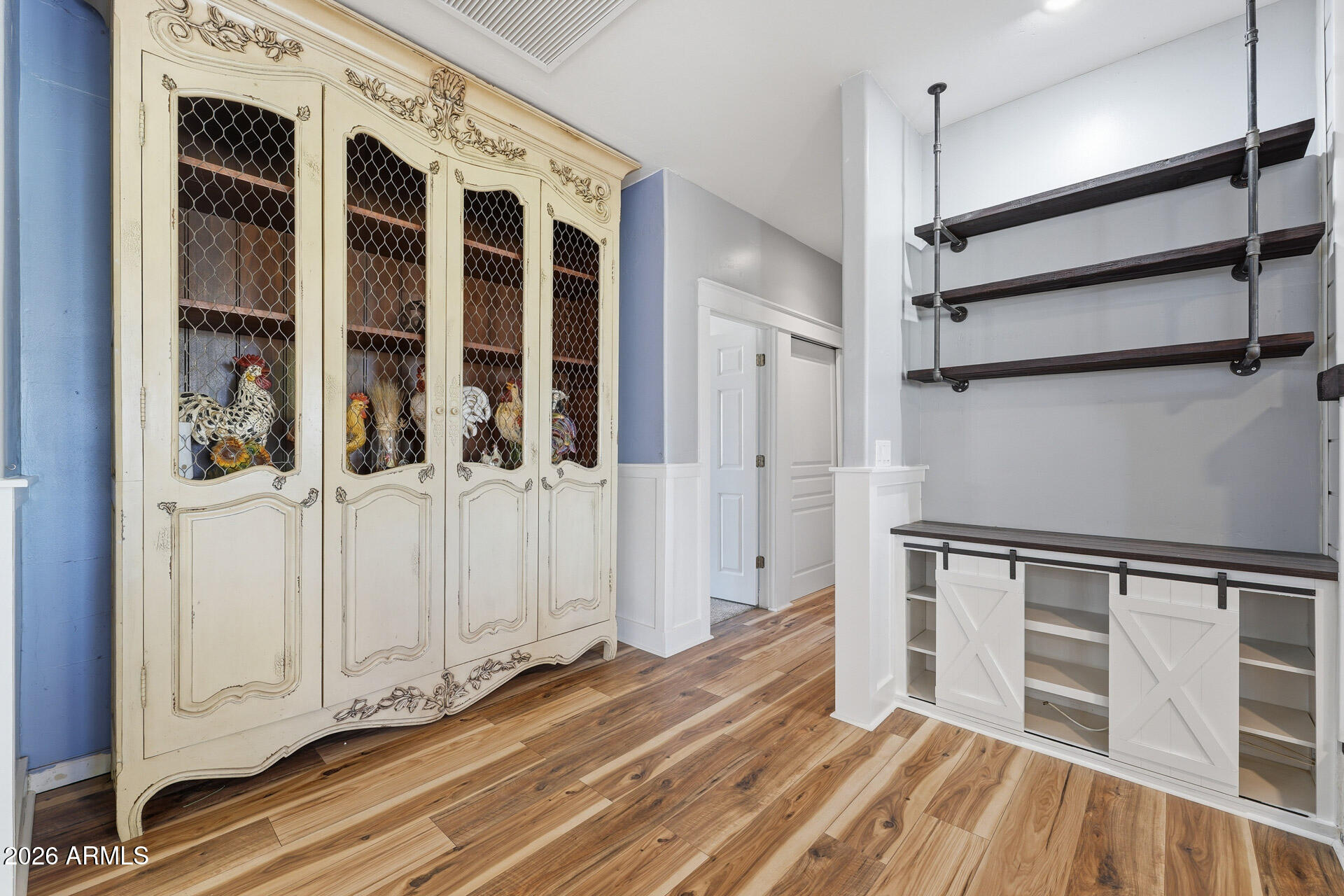 2076 East Willis Road Gilbert, AZ 85297 - Photo 27 of 80 027-hallway