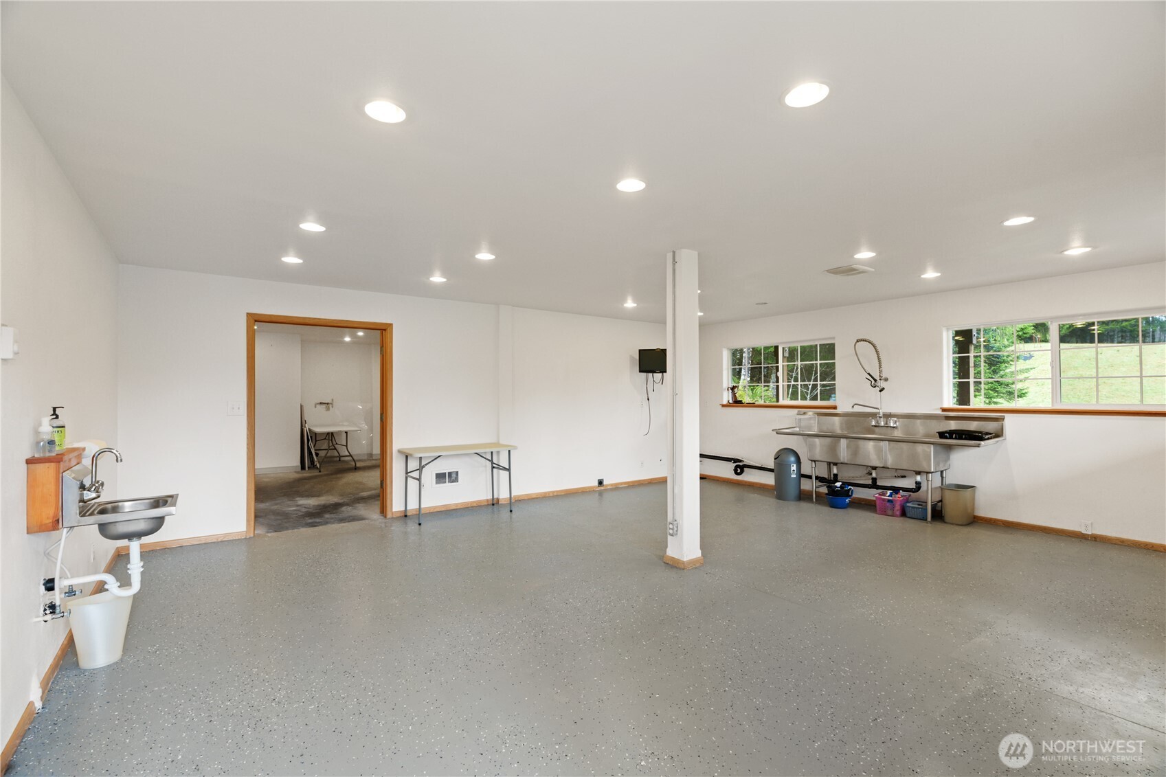 245 Joe Rocky Road Raymond, WA 98577 - Photo 32 of 40 a room with furniture and a window