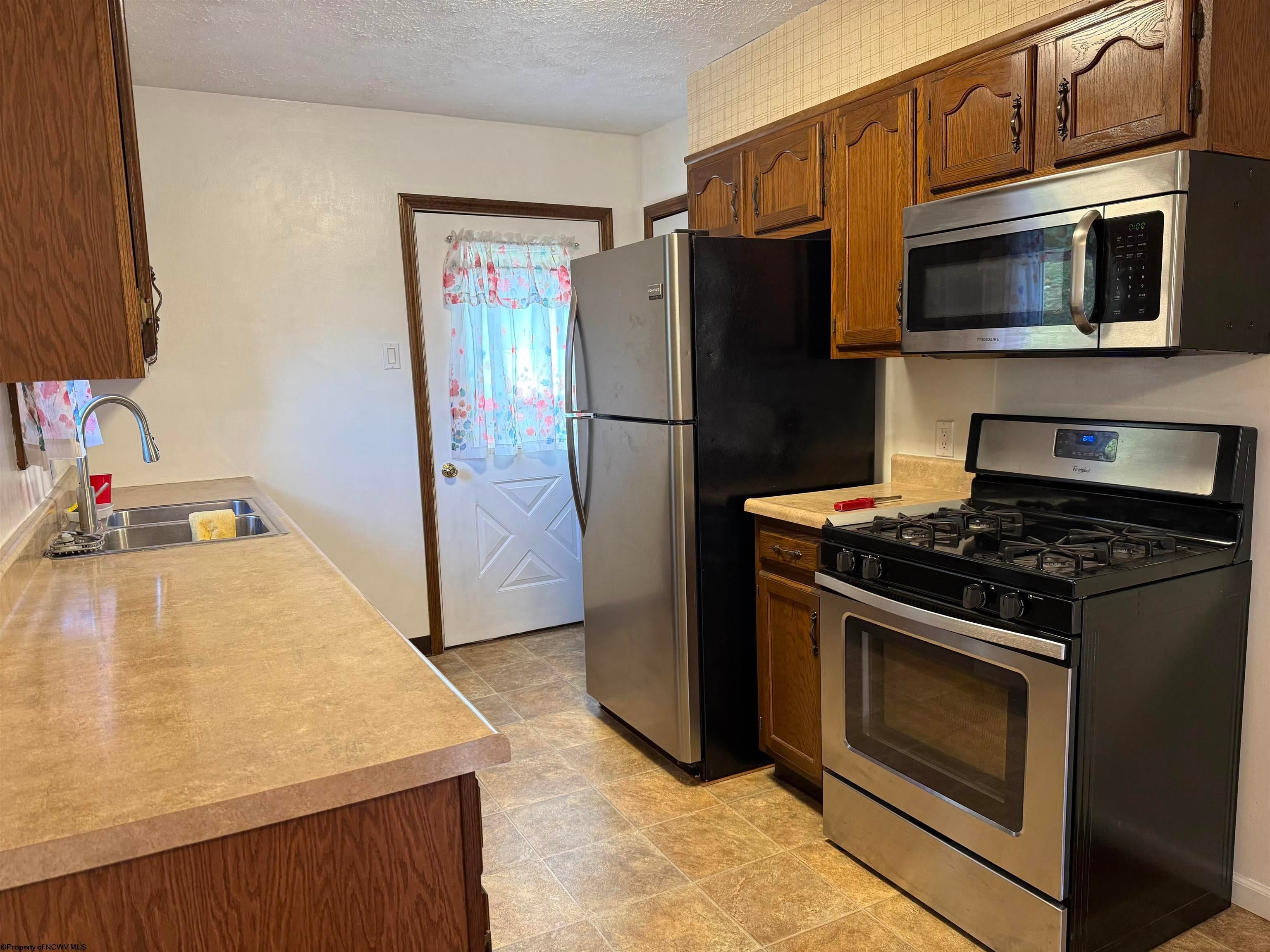 2180 Colfax Road Fairmont, WV 26554 - Photo 5 of 20 Gallery Image 5