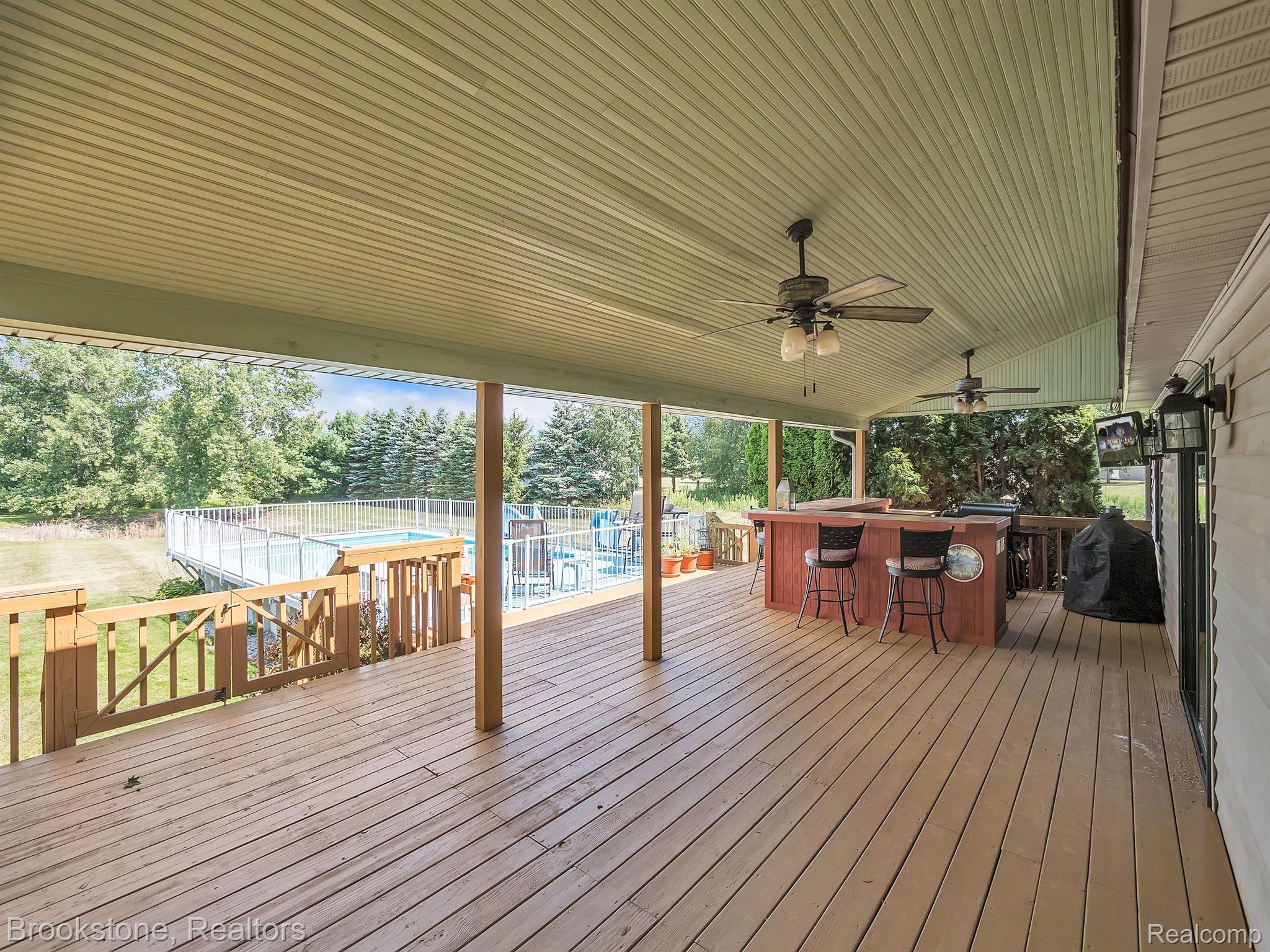 3926 Pratt Road Metamora, MI 48455 - Photo 7 of 39 Massive Covered Deck