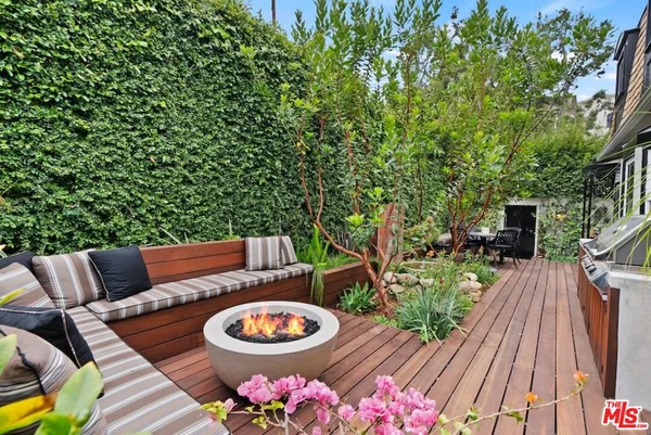 $1,850,000 | 11051 Strathmore Drive, Unit 1, Los Angeles, CA 90024