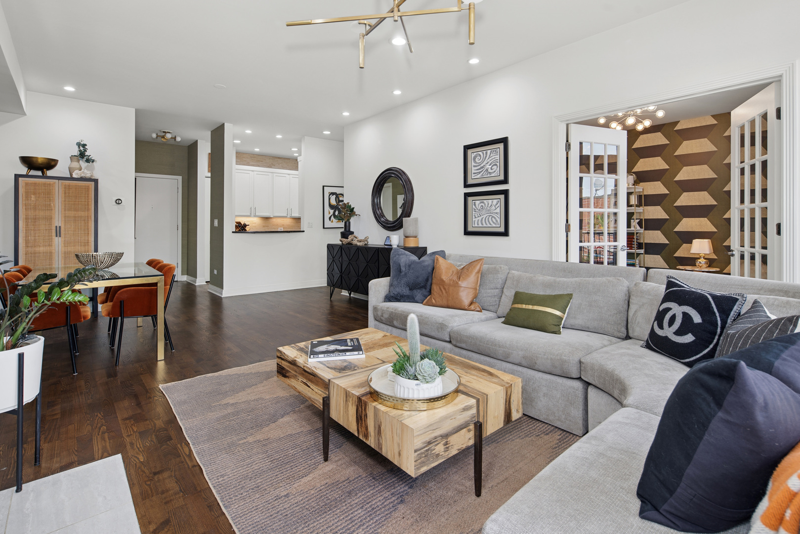 560 West Fulton Street, Unit 503 Chicago, IL 60661 - Photo 9 of 25 a living room with furniture potted plant and a window