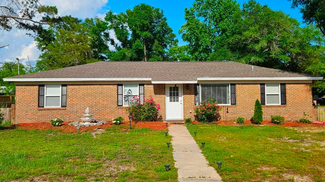 $1,850 | 1202 Sunshine Drive, Crestview, FL 32539