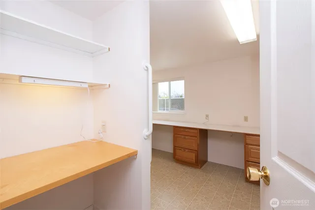 en empty room with windows and closet