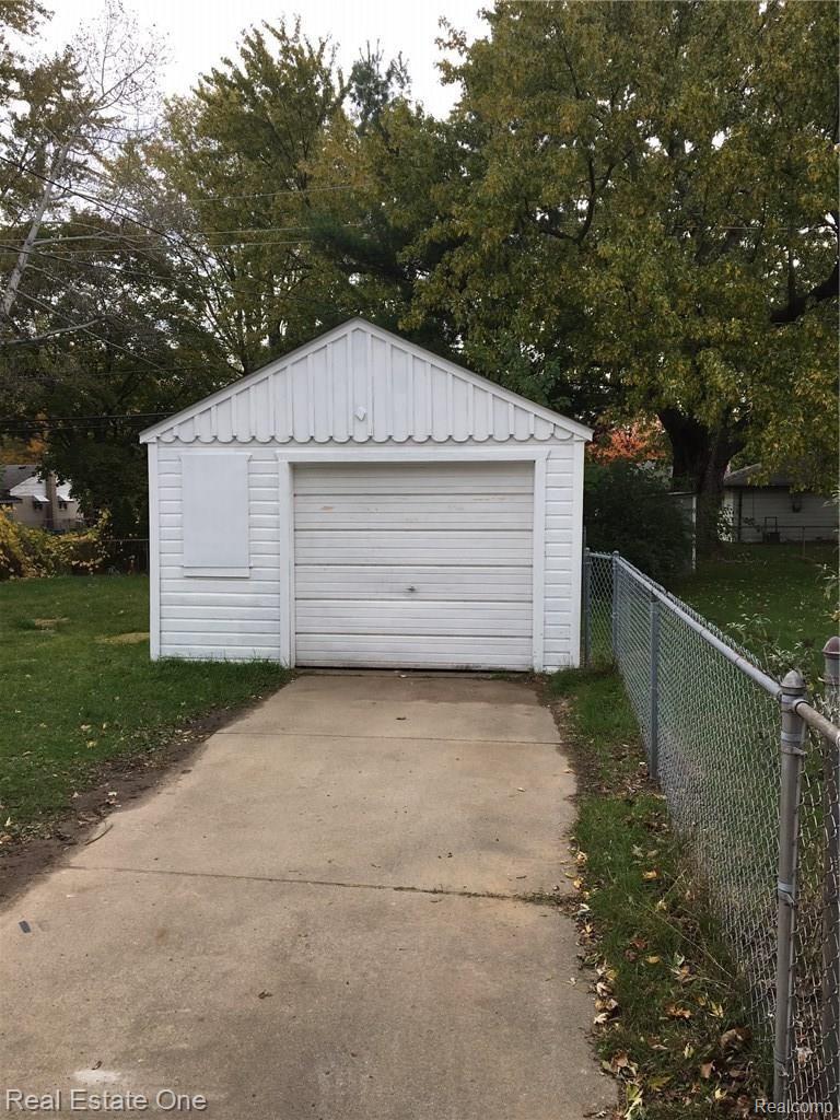 14426 Inkster Road Redford, MI 48239 - Photo 5 of 16 IMG_5151.JPG