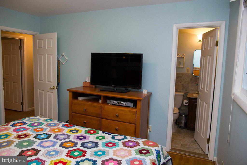 7205 Homestead Place Springfield, VA 22151 - Photo 20 of 30 Bedroom (Master)