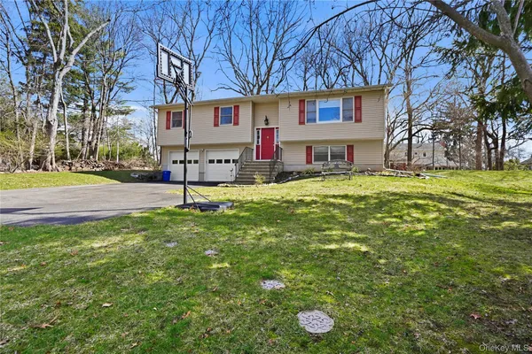 $799,999 | 6 A Carrie Lane, Nanuet, NY 10954