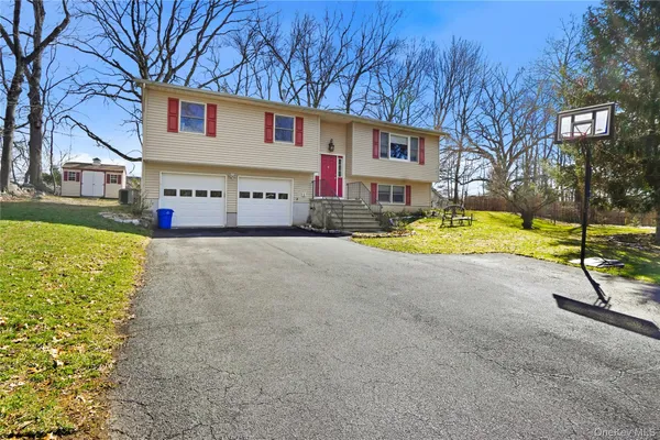 $799,000 | 6 A Carrie Lane, Nanuet, NY 10954