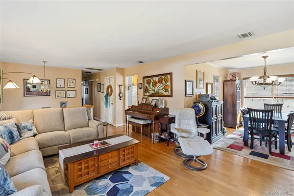 $799,000 | 6 A Carrie Lane, Nanuet, NY 10954