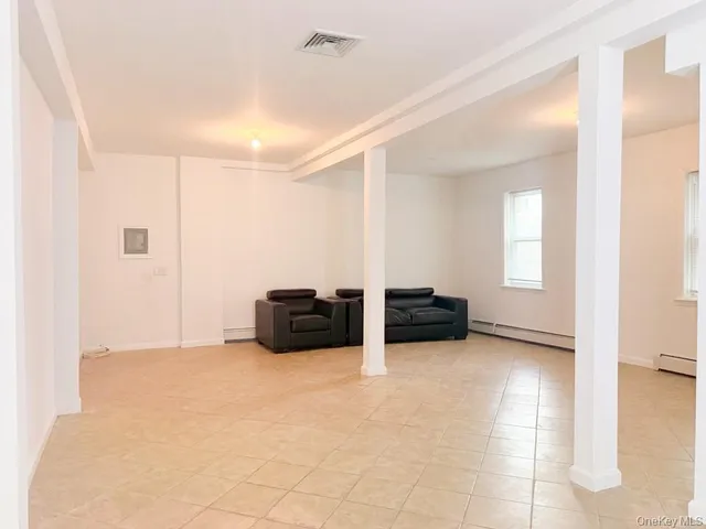 a view of livingroom with furniture