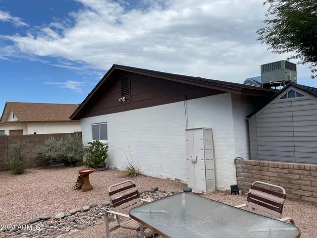 a view of utility room