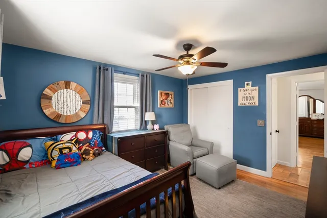 a view of a livingroom with furniture