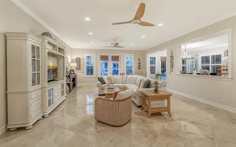 $3,250,000 | 605 North Point Drive, Holmes Beach, FL 34217