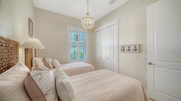 $3,395,000 | 605 North Point Drive, Holmes Beach, FL 34217